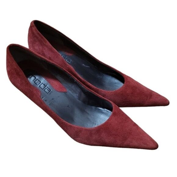 Unbranded Shoes - Moda red suede 3 in pointed toe heel, size 9.5
